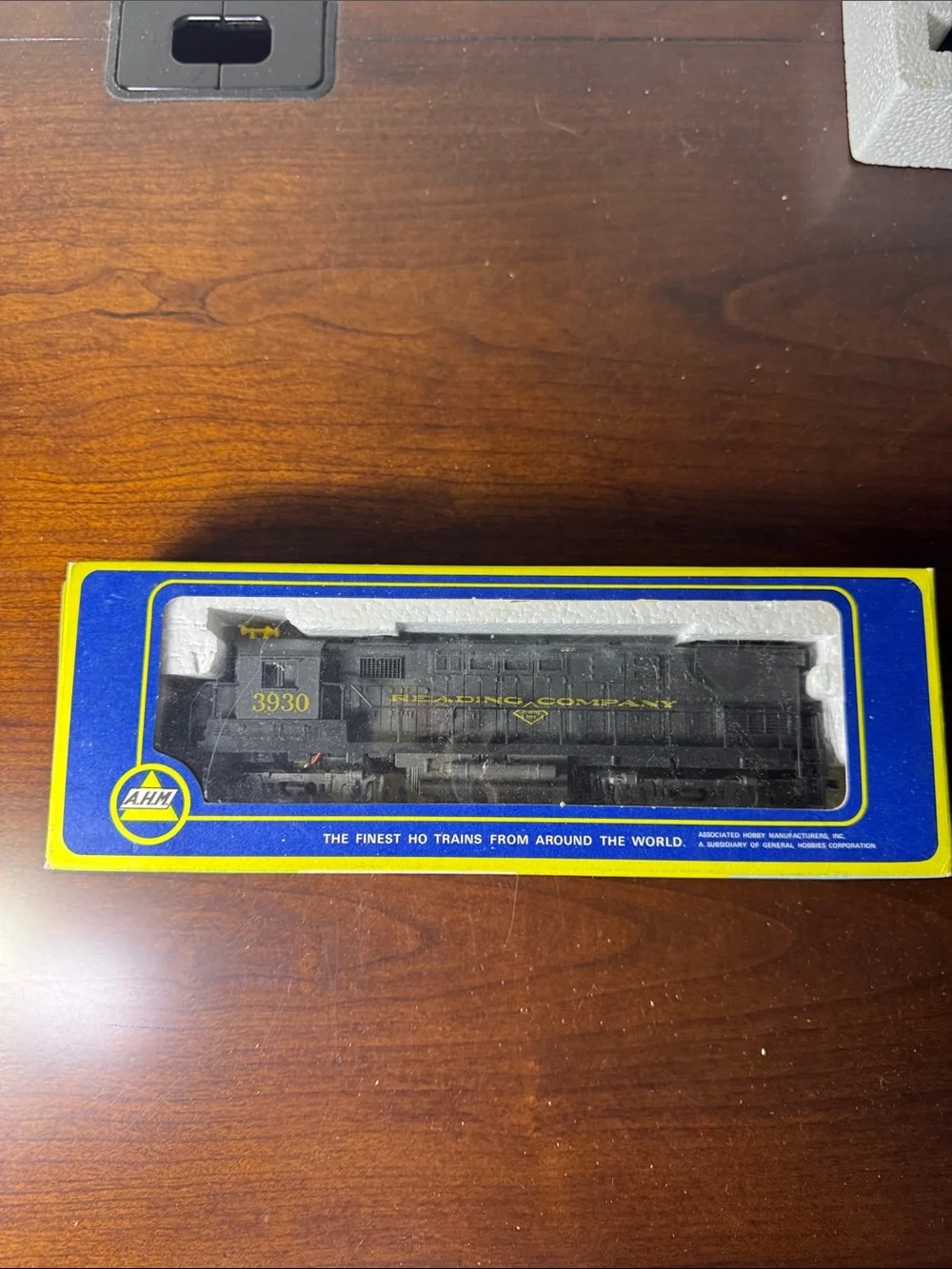AHM Reading Company HO Scale Diesel Locomotive (New)